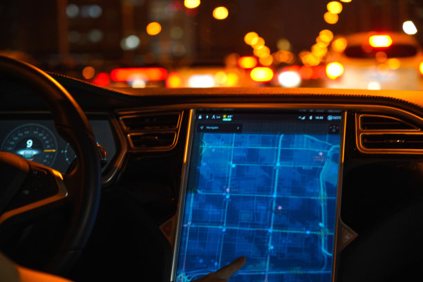 汽车驾驶时屏幕上显示的实时路况图片下载