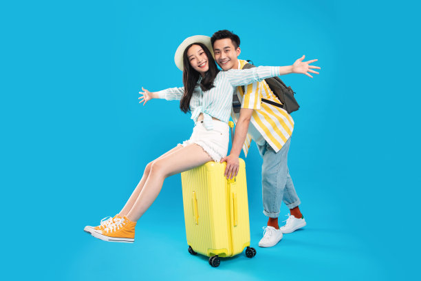 幸福的青年情侣一起去旅游图片下载