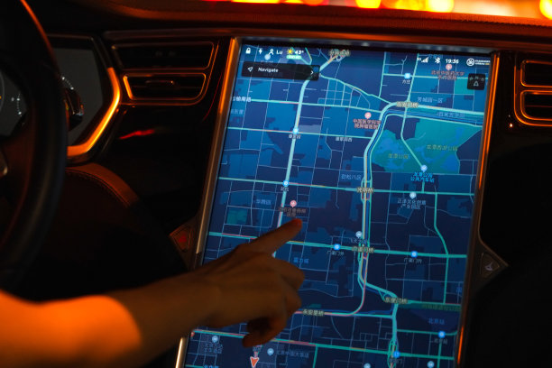 汽车驾驶时屏幕上显示的实时路况图片下载