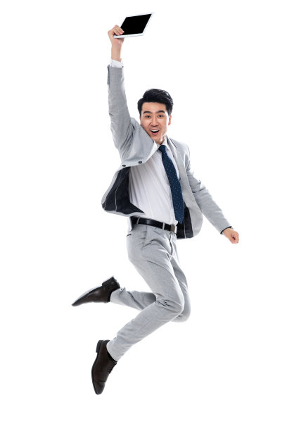 拿着平板电脑跳跃的商务男士图片下载
