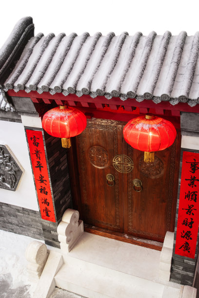 雪后的中式庭院门口图片下载