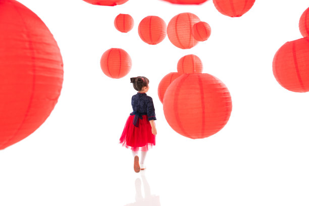 红灯笼下的小女孩图片下载
