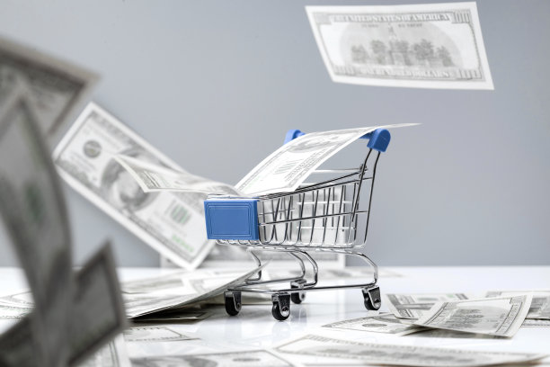 购物车和大量美国百元钞票图片下载