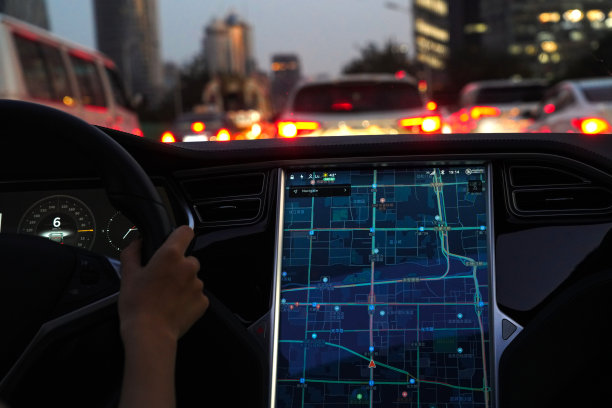 汽车驾驶时屏幕上显示的路况图片下载