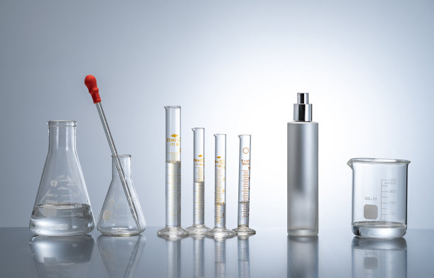 实验室的玻璃器皿图片下载