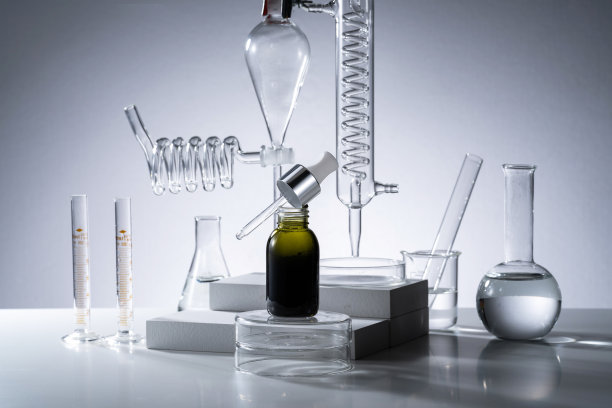 实验室里的玻璃器皿图片下载