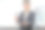 成功的商务女士拿着奖杯图片下载