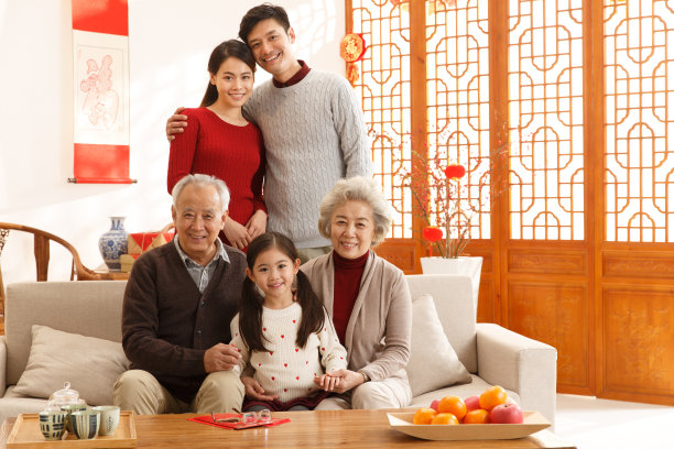幸福家庭过新年图片下载