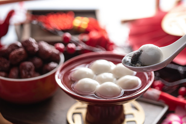 黑芝麻馅的汤圆图片下载