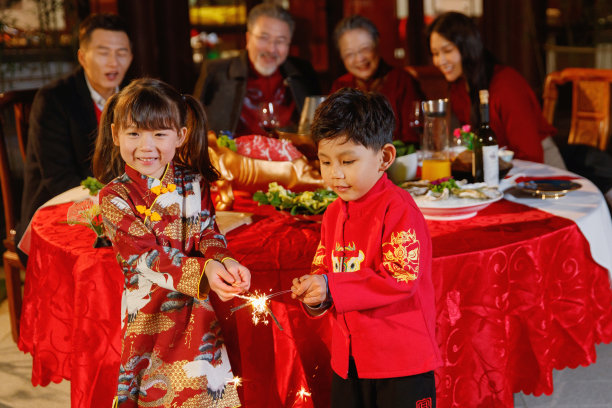 快乐家庭庆祝新年图片下载