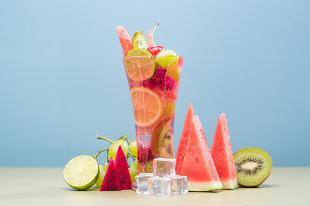 桌面上的水果茶和水果图片下载