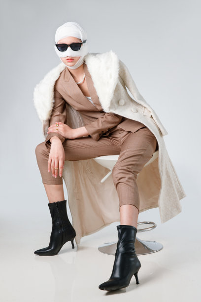 做整形手术的青年女人图片下载