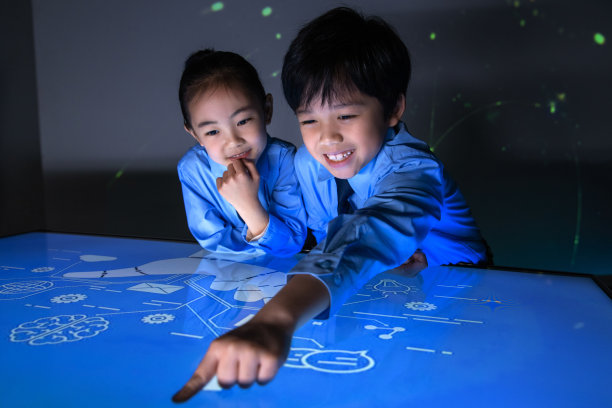 课堂上的小学生图片下载