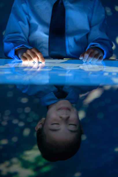 课堂上的小学生图片下载