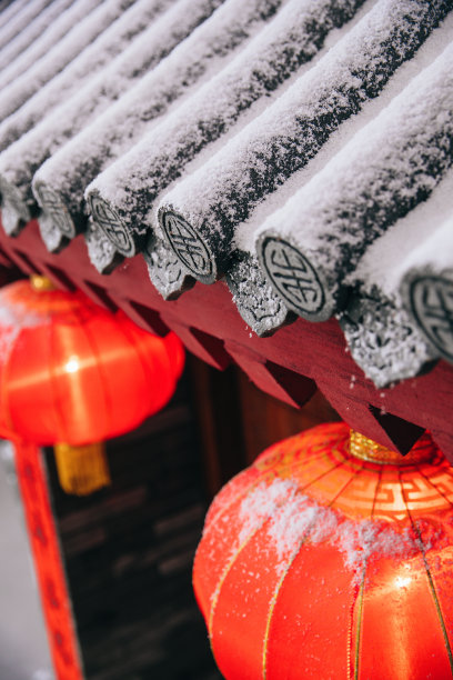 雪后的房檐图片下载
