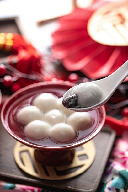 黑芝麻馅的汤圆图片下载