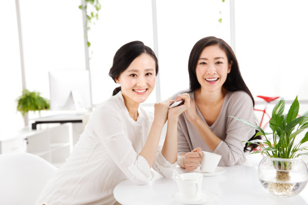 休闲的商务青年女人图片下载