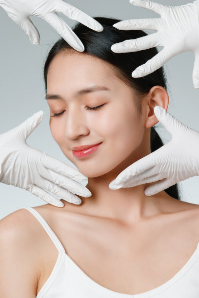 青年女人做整形手术图片下载