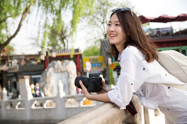 快乐女孩旅行图片下载