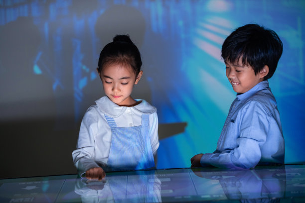 课堂上的小学生图片下载