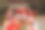 东方家庭在中式庭院内干杯庆祝新年图片下载