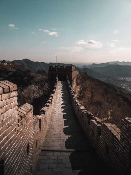 中国的长城在冬季登上了中国的山巅——世界新七大奇迹图片下载