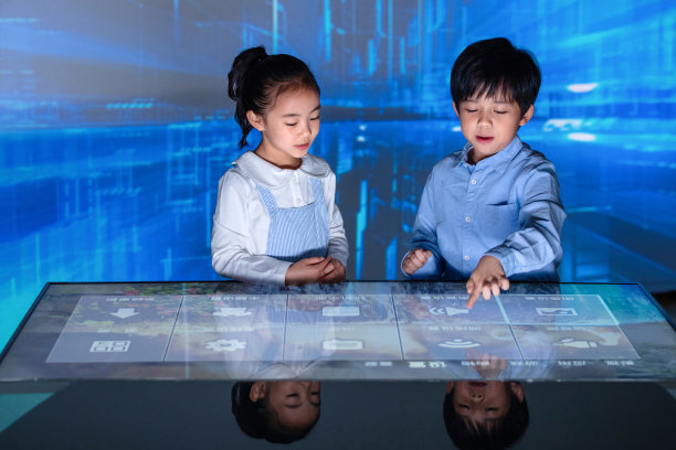 课堂上的小学生图片下载