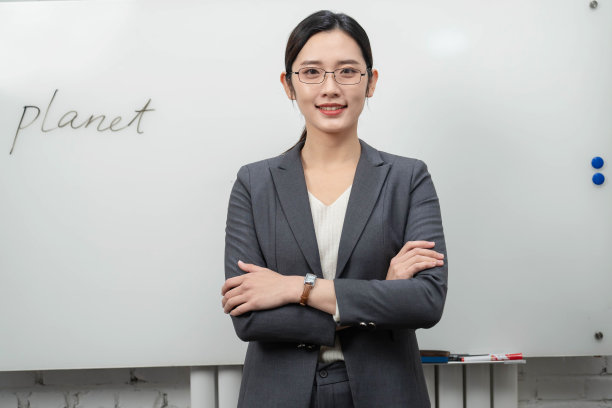 教英语的青年女教师图片下载