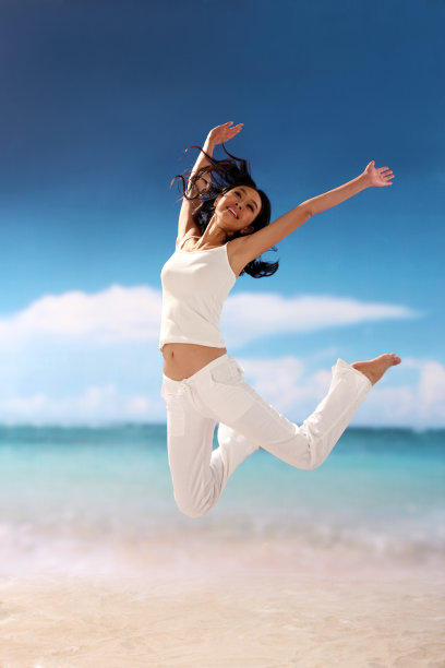 东方女人在海边图片下载