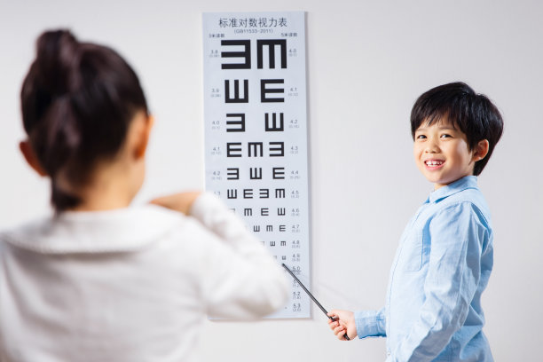小学生测视力素材图片