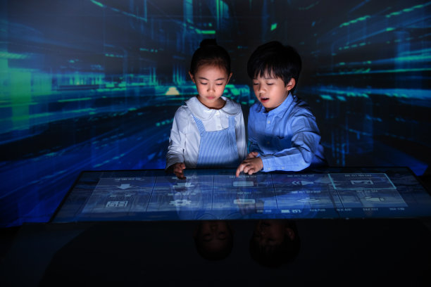 课堂上的小学生图片下载