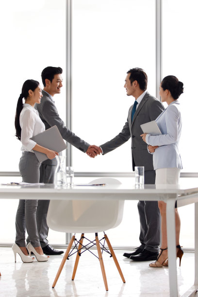 东方人商务合作图片下载