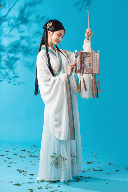提着灯笼的古风美女图片下载