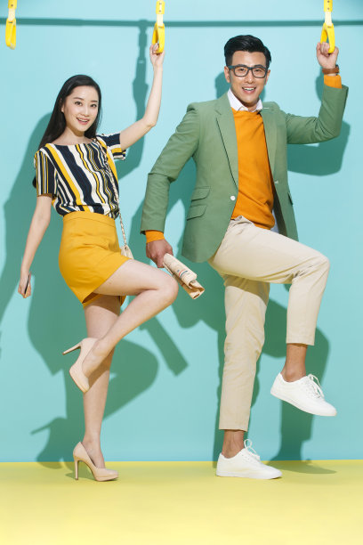 上班路上的青年人图片下载