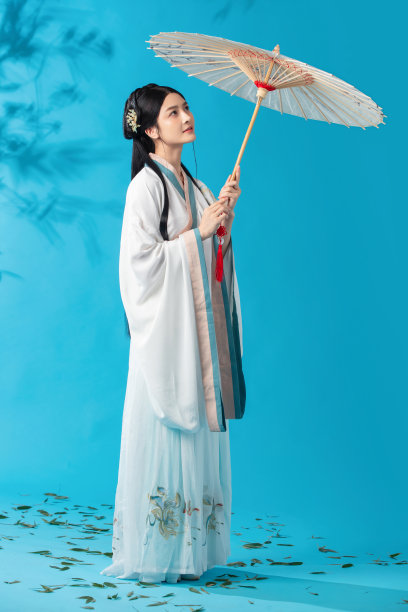 打着油纸伞的古风美女图片下载