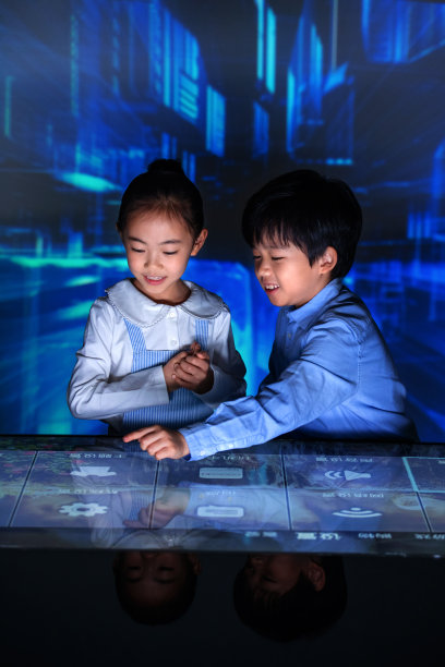 课堂上的小学生图片下载