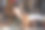 咖啡馆内边喝咖啡边使用手机的青年女人图片下载