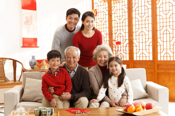 幸福家庭过新年图片下载
