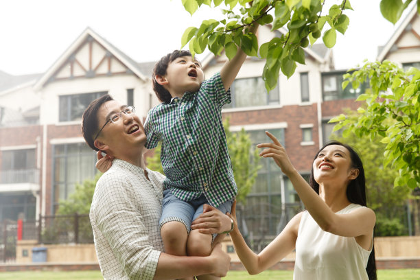 幸福的一家三口图片下载