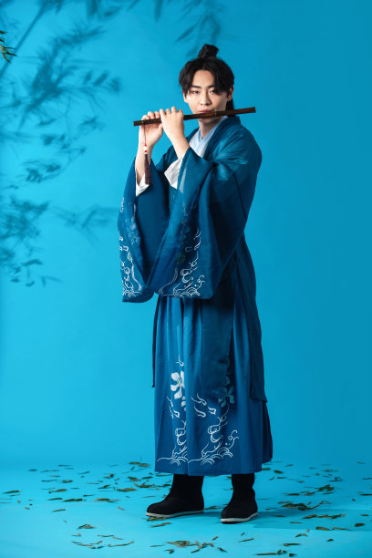 演奏笛子的古风帅哥图片下载