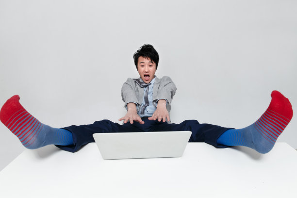 表情震惊的商务男士图片下载