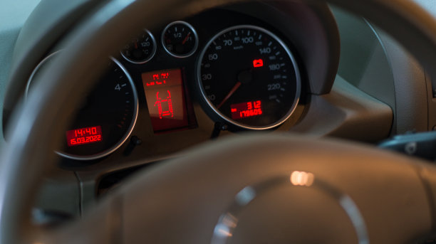 汽车仪表盘错误，无法正常工作，库存照片图片下载