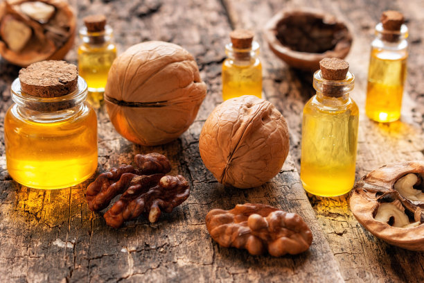 来自草药成分的天然化妆品图片下载