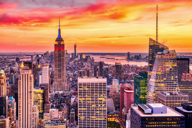 日落时分的纽约市中心鸟瞰图图片下载
