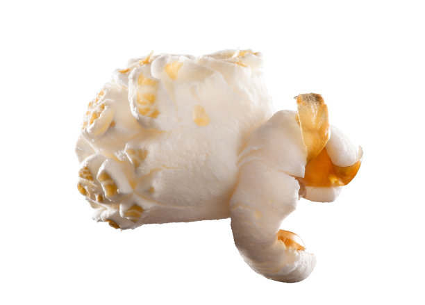 在演播室的背景下拍下一颗爆米花图片下载