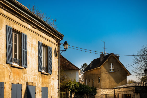 法国克雷西-拉-夏贝尔古城的街景图片下载