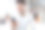 年轻快乐的商人在办公室使用智能手机。图片下载