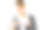 一个年轻的女商人在工作室背景下拿着一张卡片图片下载
