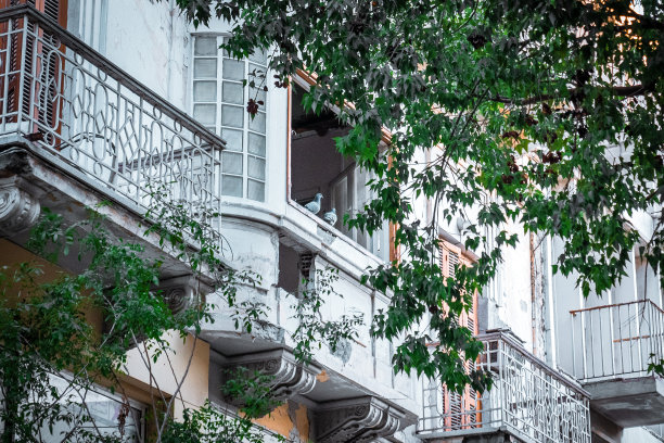 塞浦路斯尼科西亚城市老式阳台照片，城市景观，城镇，建筑图片下载