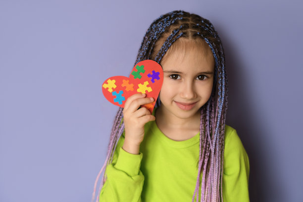 支持自闭症患者的概念。图片下载